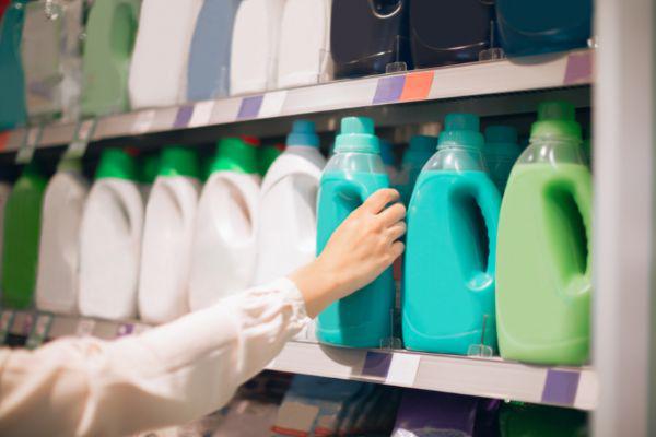 Sử dụng nước xả vải hết hạn có sao không?