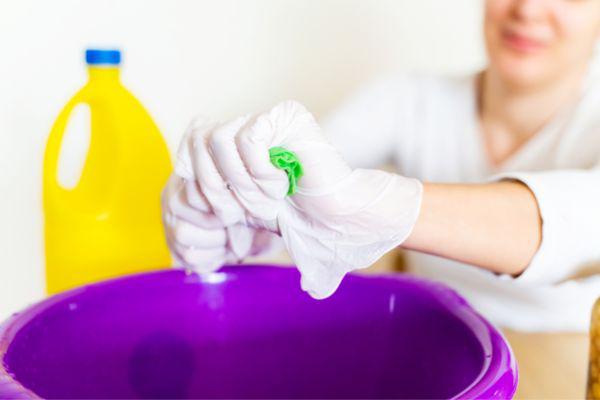 Nước tẩy quần áo không mùi loại nào tốt?