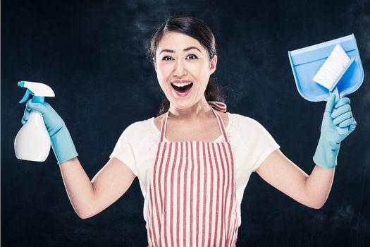 Bình xịt tẩy rửa đa năng chất lượng cho người sử dụng.