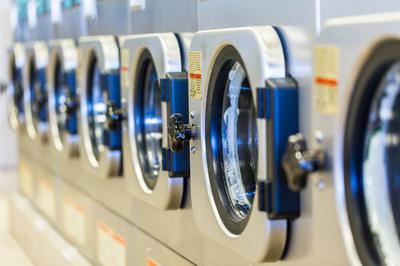 Bột giặt công nghiệp phù hợp với thiết bị máy giặt.