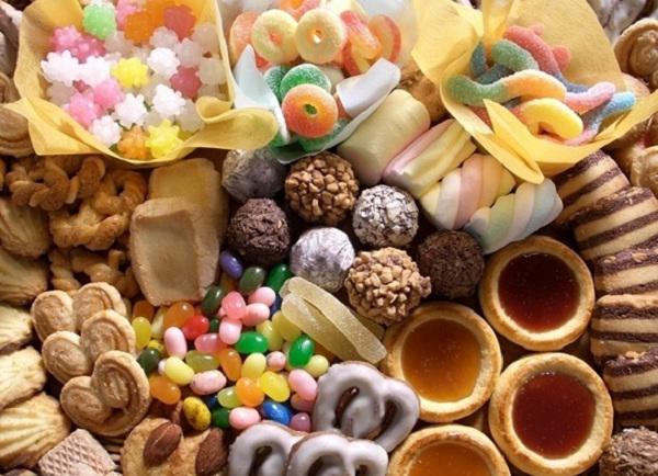 Khám phá nguồn gốc và sự phát triển của các loại bánh kẹo ở Châu Âu từ thời Trung cổ đến hiện đại.