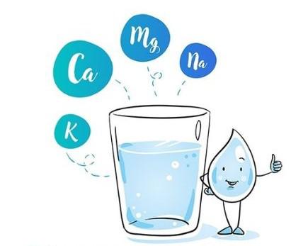 CÓ CẦN CUNG CẤP NƯỚC KHOÁNG TRONG BỮA ĂN HẰNG NGÀY?